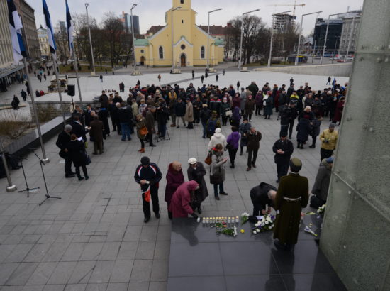 Küüditamise aastapäeva mälestusüritus Vabadussõja võidusamba juures